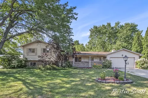 1690 Pembroke, Grand Rapids, MI 49508