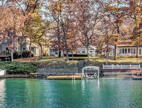 470 E Gull Lk, Augusta, MI 49012