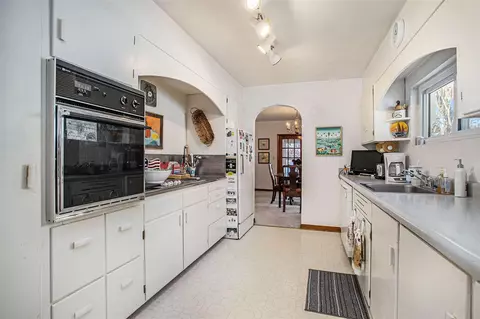 Kitchen - 470 E Gull Lk, Augusta, MI 49012 photo 2 of 2