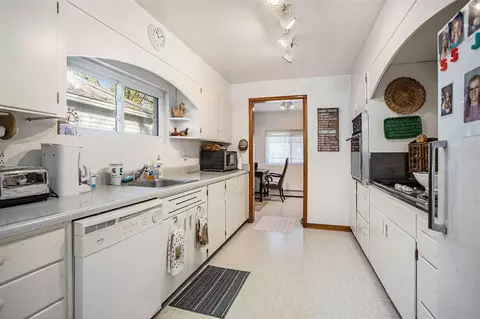 Kitchen - 470 E Gull Lk, Augusta, MI 49012 photo 1 of 2