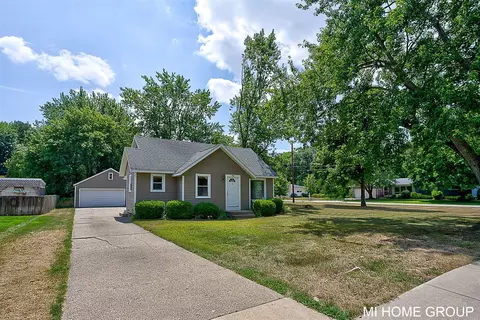 792 W 26th, Holland, MI 49423