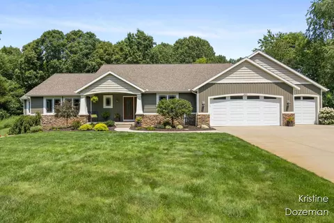 8891 Oneal Woods, Alto, MI 49302