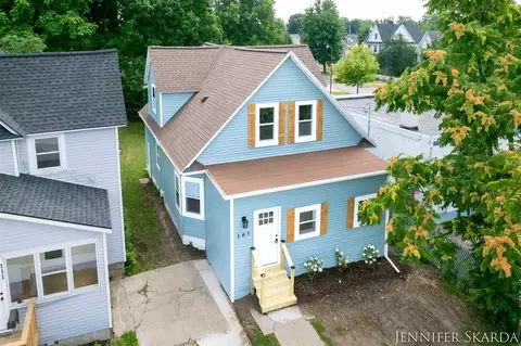 107 E Congress, Belding, MI 48809 photo 3