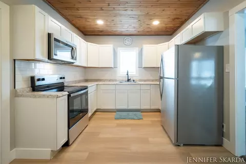 107 E Congress, Belding, MI 48809 photo 18