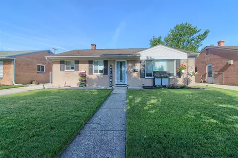 8213 Hillcrest Blvd, Westland, MI 48185