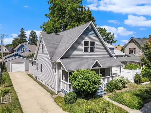 325 Superior, South Haven, MI 49090