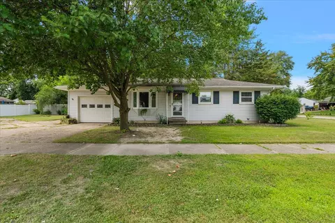 296 Donna, Lowell, MI 49331