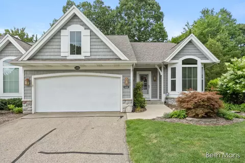 2482 Summit Rdg, Grand Rapids, MI 49505