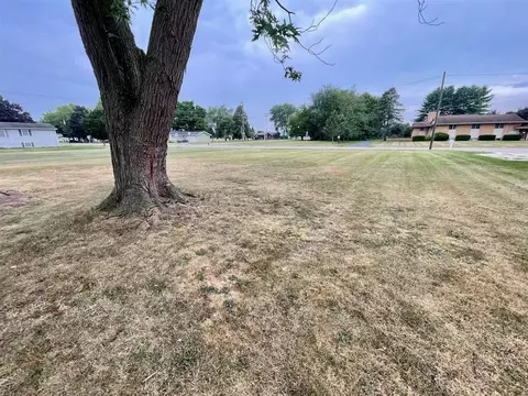Exterior - 643 S Grant, Three Rivers, MI 49093 photo 7 of 10