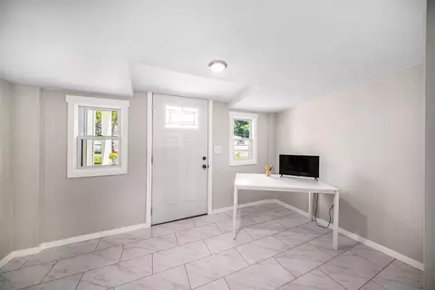 Entry Way - 1945 Cooper, Jackson, MI 49202 photo 5 of 5