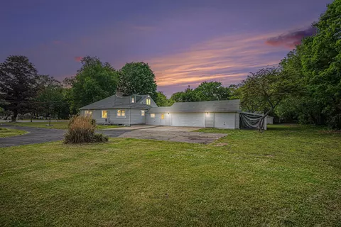 455 10th, Plainwell, MI 49080 photo 2