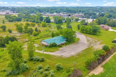 2701 Golf Course Dr, Marlette, MI 48453