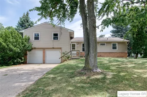 5890 Ridge Brk #5892, Grand Rapids, MI 49508