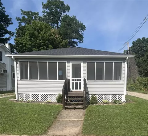 228 S Dean, Centreville, MI 49032