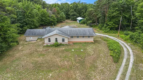 47450 82nd, Coloma, MI 49038