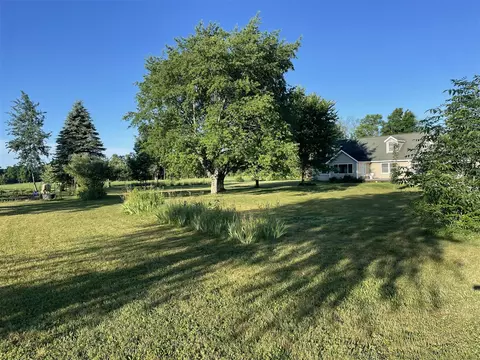 5866 Old Pipestone, Eau Claire, MI 49111