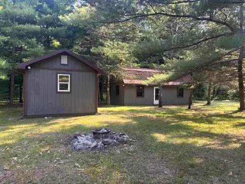 4222 N Spruce Ave, White Cloud, MI 49349
