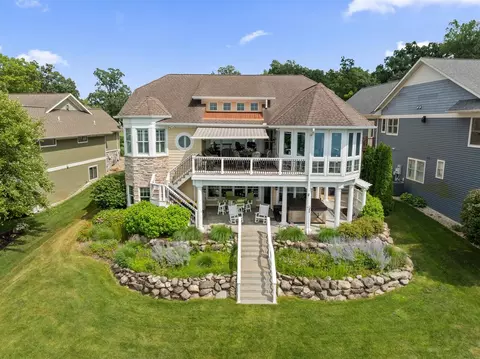 68454 Waterfront, Edwardsburg, MI 49112