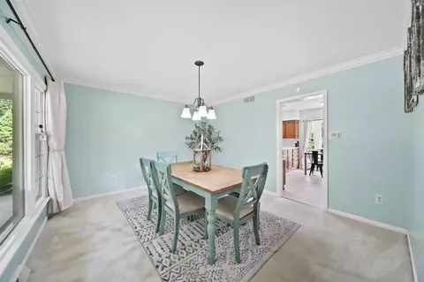 Dining - 1337 Badgley, Jackson, MI 49203 photo 2 of 3