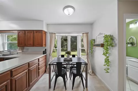 Dining - 1337 Badgley, Jackson, MI 49203 photo 3 of 3