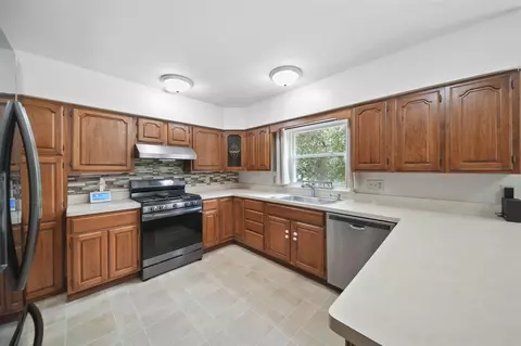 Kitchen - 1337 Badgley, Jackson, MI 49203 photo 3 of 6