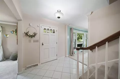 Entry Way - 1337 Badgley, Jackson, MI 49203 photo 2 of 4
