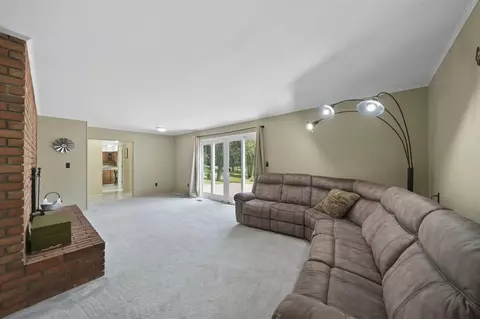 Living - 1337 Badgley, Jackson, MI 49203 photo 5 of 6