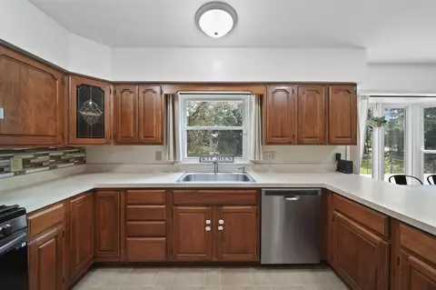 Kitchen - 1337 Badgley, Jackson, MI 49203 photo 4 of 6
