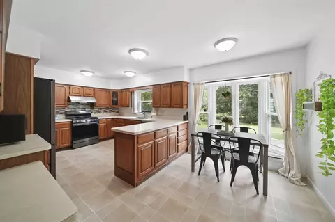 Kitchen - 1337 Badgley, Jackson, MI 49203 photo 2 of 6