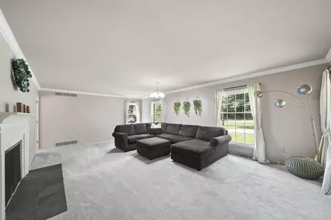 Living - 1337 Badgley, Jackson, MI 49203 photo 3 of 6