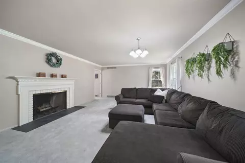 Living - 1337 Badgley, Jackson, MI 49203 photo 4 of 6