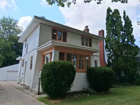 940 Lake Michigan, Grand Rapids, MI 49504