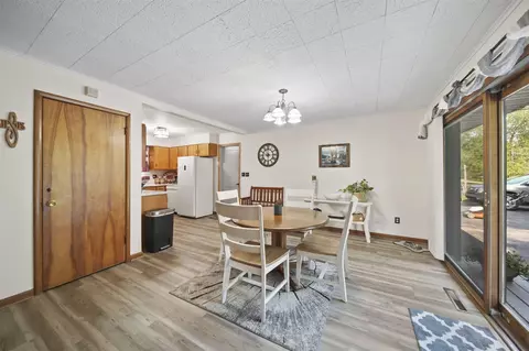 Dining - 2933 Robinson, Jackson, MI 49203 photo 4 of 5