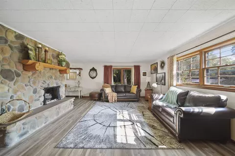 Living - 2933 Robinson, Jackson, MI 49203 photo 1 of 7