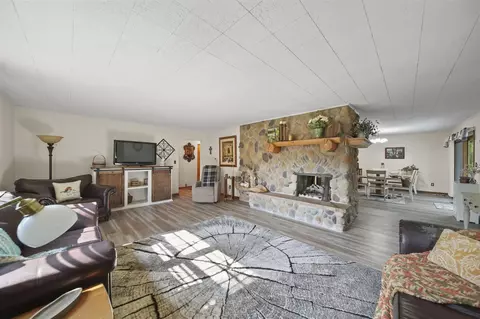 Living - 2933 Robinson, Jackson, MI 49203 photo 3 of 7