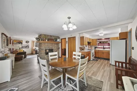 Dining - 2933 Robinson, Jackson, MI 49203 photo 2 of 5