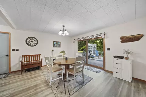 Dining - 2933 Robinson, Jackson, MI 49203 photo 3 of 5