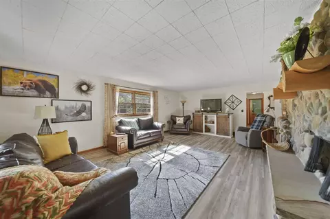 Living - 2933 Robinson, Jackson, MI 49203 photo 4 of 7