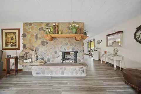 Entry Way - 2933 Robinson, Jackson, MI 49203 photo 1 of 3