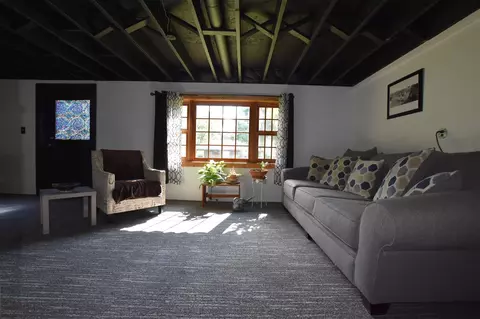 Living - 2933 Robinson, Jackson, MI 49203 photo 6 of 7