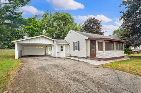 202 Pleasant, Hartford, MI 49057
