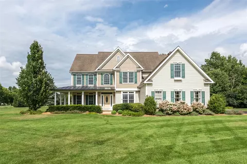 3802 E Gdn, Saline, MI 48176
