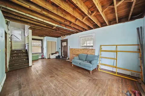 Living - 601 607 1st, Jackson, MI 49203 photo 1 of 2