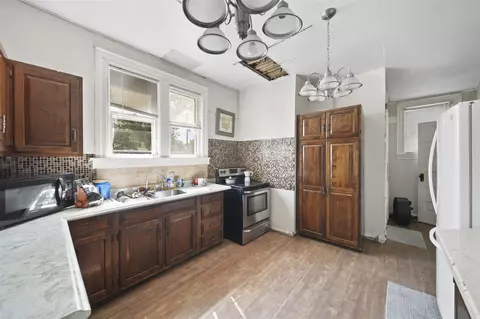 Kitchen - 601 607 1st, Jackson, MI 49203 photo 1 of 5