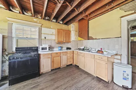 Kitchen - 601 607 1st, Jackson, MI 49203 photo 5 of 5