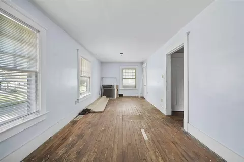 Living - 601 607 1st, Jackson, MI 49203 photo 2 of 2