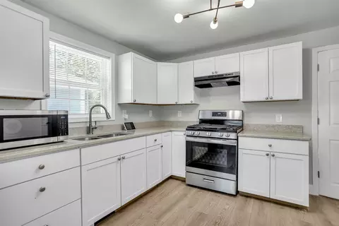 Kitchen - 698 S Dettman, Jackson, MI 49203 photo 2 of 2