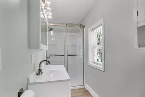 Bath - 698 S Dettman, Jackson, MI 49203 photo 1 of 2