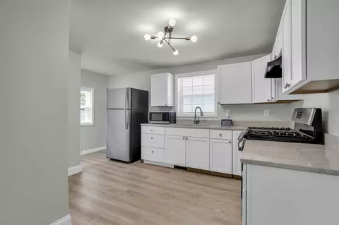 Kitchen - 698 S Dettman, Jackson, MI 49203 photo 1 of 2