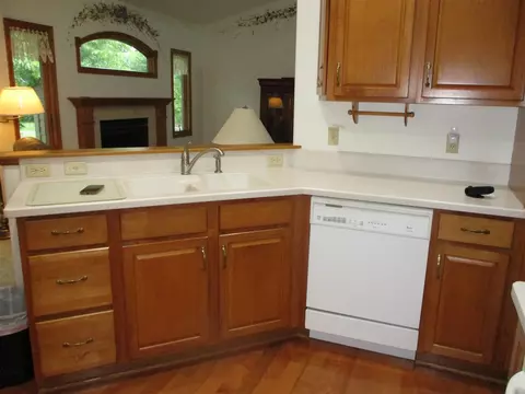715 Fieldview, Grand Ledge, MI 48837 photo 4